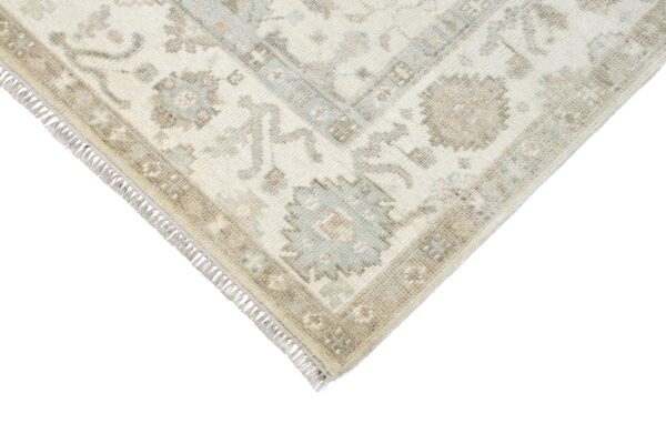 Hand-Knotted Turkish Pastel Oushak Rug – Beige Ivory